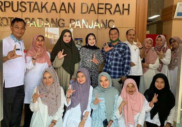Jajaran Pegawai Perpustakaan Daerah Kota Padang Panjang.