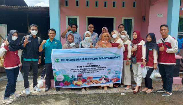  Jurusan TPHP Unand lakukan pengabdian masyarakat di Pabrik Tahu DR, Kuranji, Padang