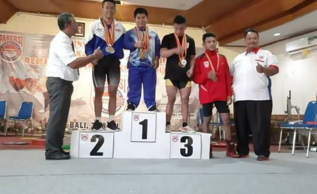 Ari Saputra, Lifter Sawahlunto raih 3 Medali Emas dan 1 Medali Perak dalam kejuaraan Nasional (Kejurnas) Invitnas Pabersi di Bali, Senin (4/7)