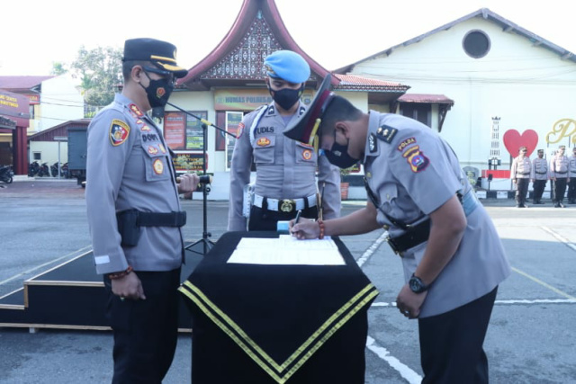 Serah terima Wakapolres Bukittinggi