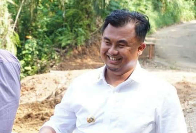 Bupati Dharmasraya Sutan Riska