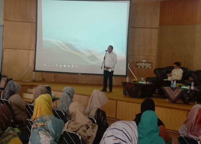 Anggota DPR RI Darul Siska Dalam Acara  Sosialisasi Program JKN - KIS di Kota Sawahlunto, Kamis (21/7)