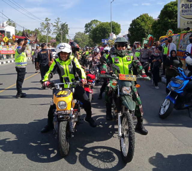 Dandim 0304/Agam Hantarkan AKBP Dody Prawiranegara ke Tempat Tugas Baru