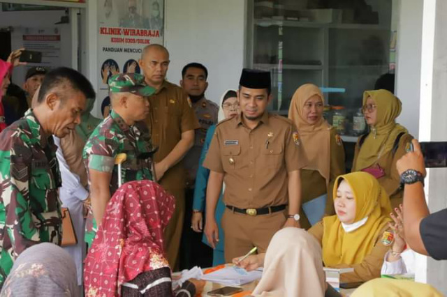 Wakil Wali Kota Solok Ramadhani Kirana Putra meninjau pelayanan KB.