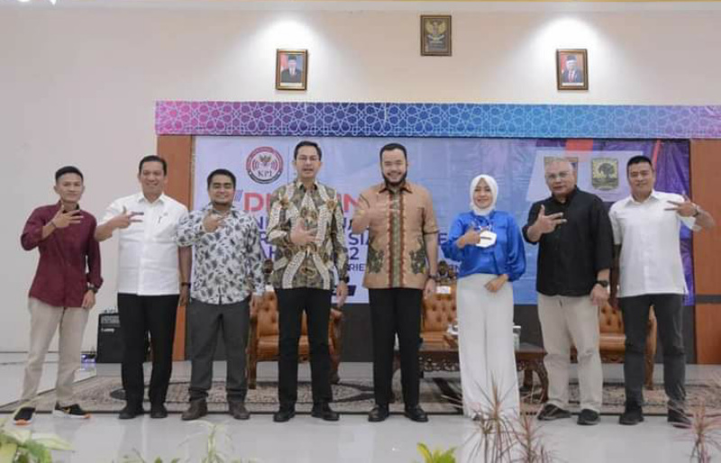 Wako Fadly Amran diabadikan bersama jajaran KPI Pusat.