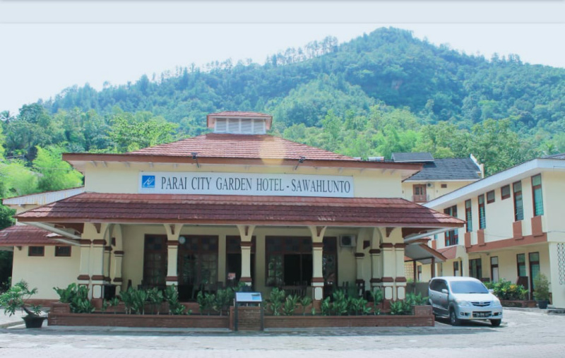 Lobi PARAI CITY GARDEN HOTEL, menghadap Kota Tua Sawahlunto