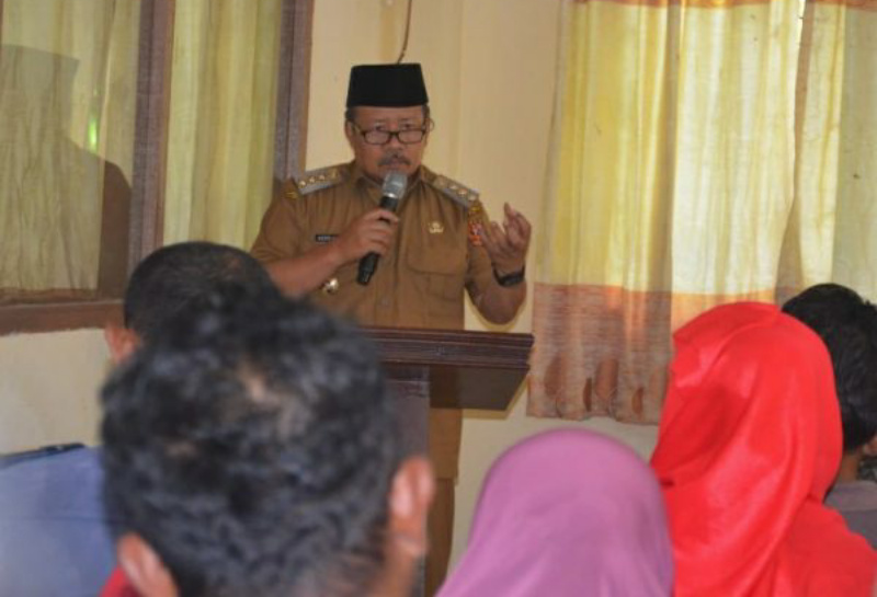 Bupati Agam, Dr H Andri Warman menyampaikan sambutan saat penyaluran sarana dan prasarana perikanan