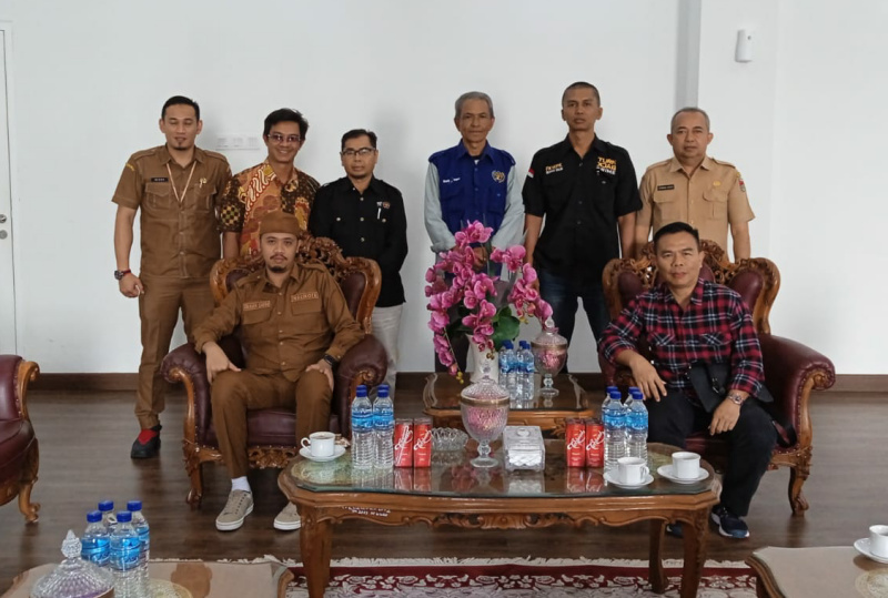 Wako Bukittinggi Erman Safar bersama Ketua Plt. PWI Sumbar