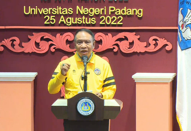 Menteri Pemuda dan Olaraga Republik Indonesia, Zainudin Amali saat memberikan sambutan pada launching POMNAS 2022