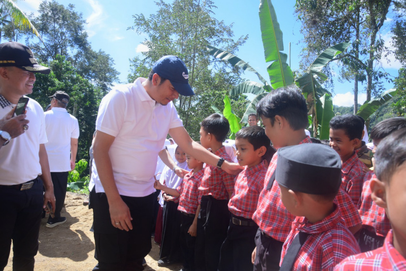 Peninjauan Lapangan dan Temui Masyarakat, Wali Kota Deri Asta dan Kepala Dinas di Desa Taratak Bancah, Kamis (22/8)