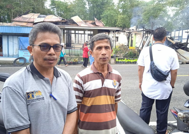 Camat X Koto bersama warga korban musibah kebakaran.