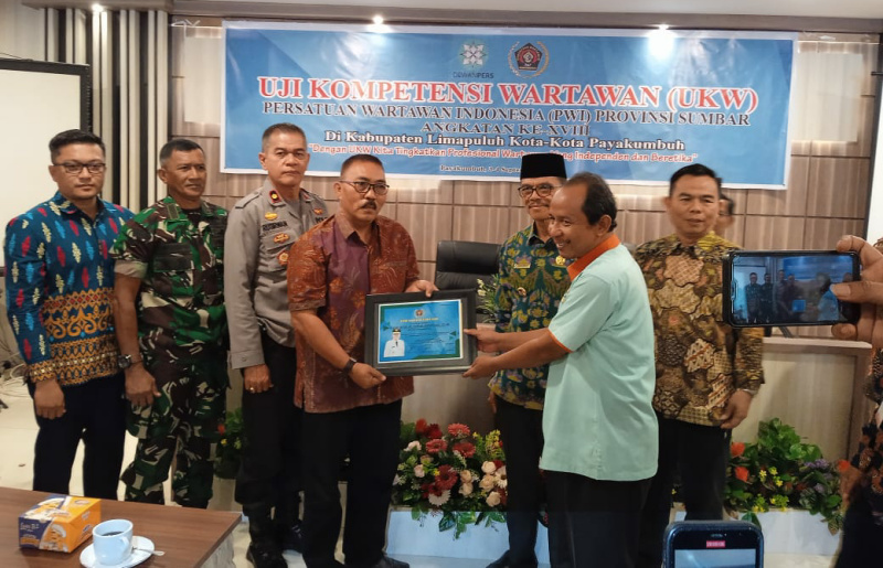 Suasana UKW anggota PWI Payakumbuh dan 50 Kota