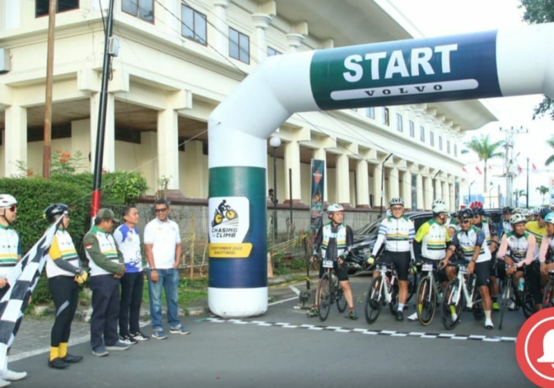 Sekda Bukittinggi Martias Wanto lepas Chasing De Climb (gowes fun roadbike). Minggu (04/09)