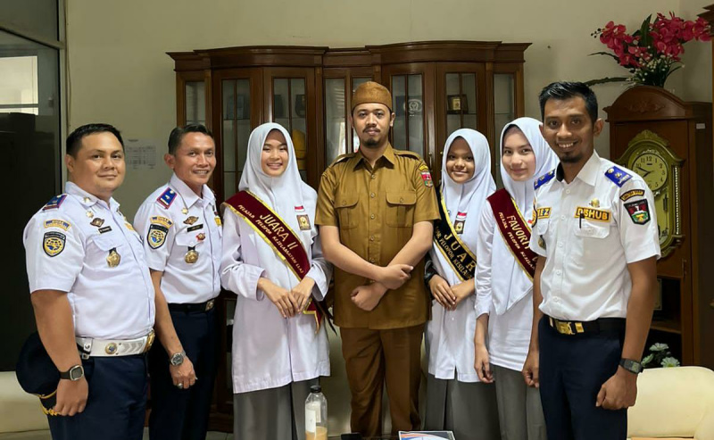 Wako Erman Safar Lepas Pelajar Pelopor Keselamatan Lalin Bukittinggi Menuju Nasional