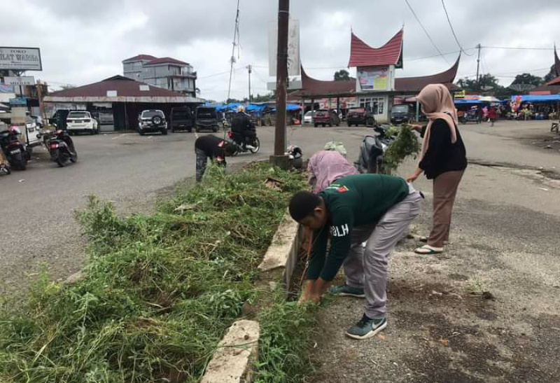 Bersih lingkungan terus digalakan dinas lingkungan hidup (DLH) Dharmasraya dalam rangka menjaga ke Asrian lingkungan