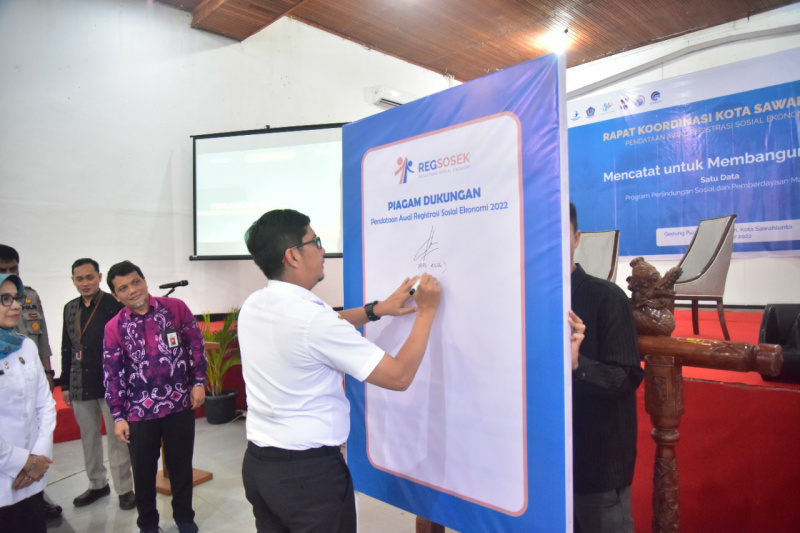 Wali Kota Deri Asta menghadiri Rapat Koordinasi Daerah (Rakorda) Pendataan Awal Regsosek 2022 Tingkat Kota Sawahlunto, Rabu (21/9)