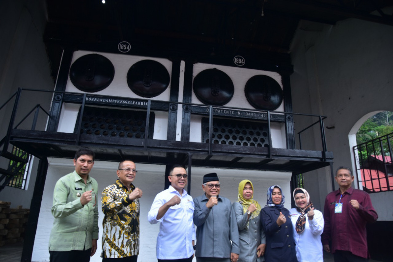 Kunjungan Menpan RB Abdullah Azwar Anas ke Kota Sawahlunto didampingi Anggota DPR RI Darul Siska, Selasa (27/9)