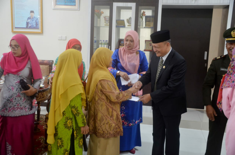 Suasana saat Wakil Bupati Agam menjamu veteran.