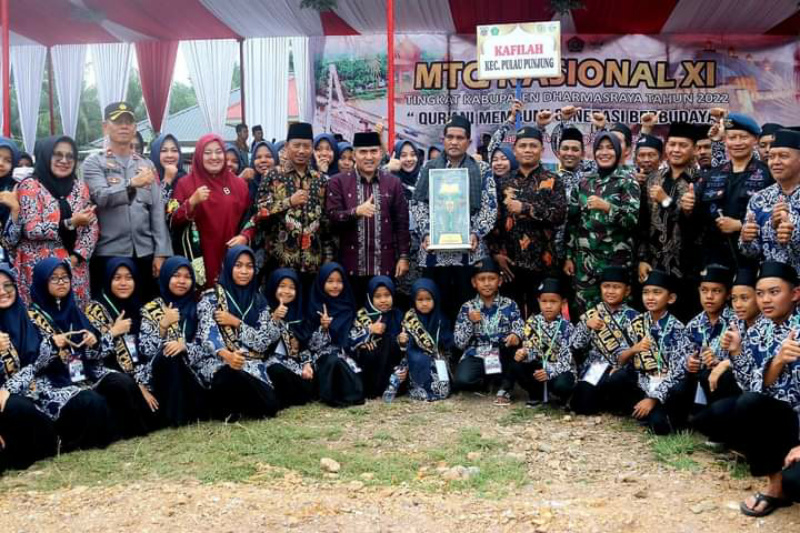 Kecamatan Pulau Punjung, peraih juara umum pada acara MTQ Nasional Ke-XI tingkat Kabupaten Dharmasraya