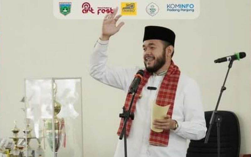 Wali Kota Padang Panjang, Fadly Amran.