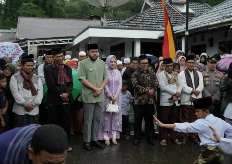 Wako Fadly disambut atraksi silat di Festival Asasi, Jumat (2/12/2022) siang.