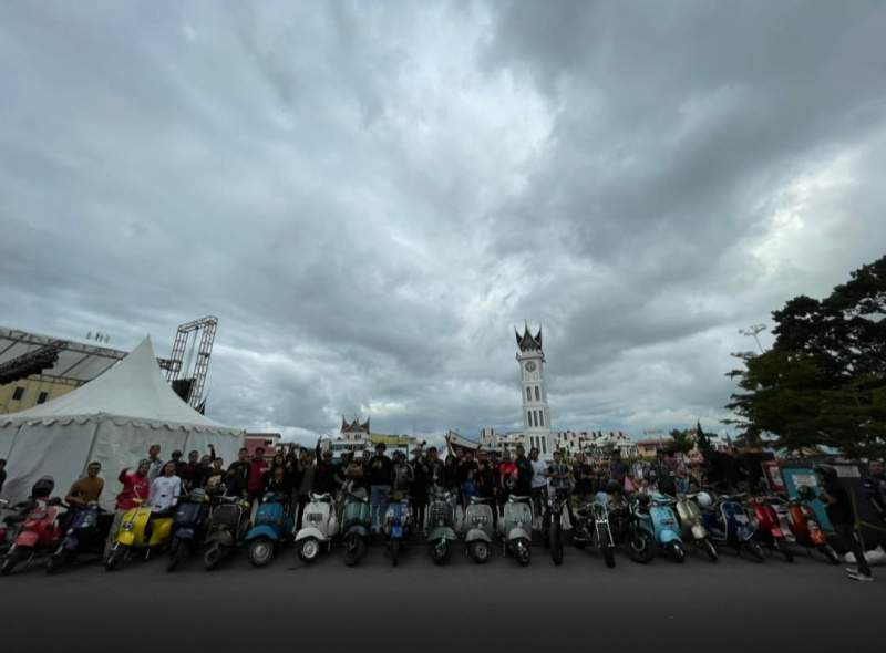 Foto Komunitas Vespa Promosikan Bukittinggi dalamnrnagka HJK Bukittinggi dan Pedati ke 12.