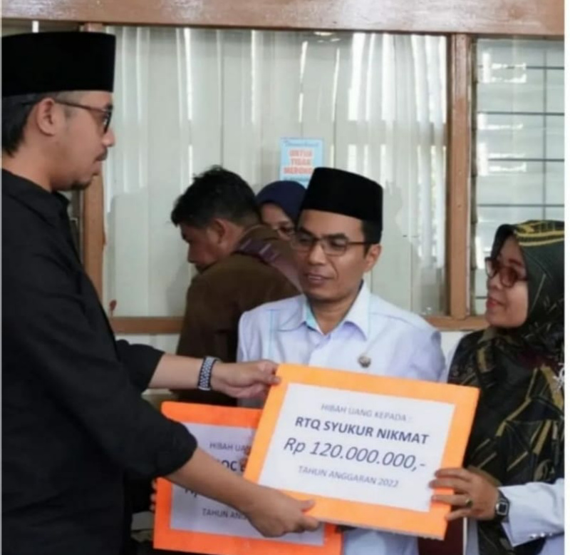 Wako Erman Safar serahkan Hibah Rp 1,5 M Untuk Kelompok Masyarakat
