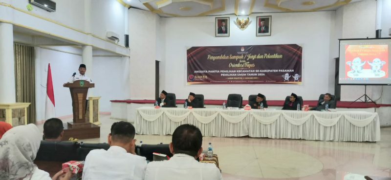 Bupati Pasaman, Benny Utama saat pelantikan PPK Pemilu 2024
