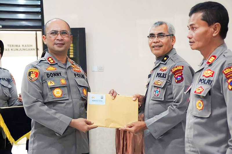 Kapolres saat serahkan DIPA 2023