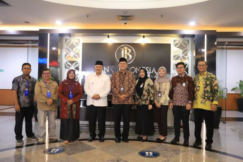 Wali Kota Solok Zul Elfian Umar beraudiensi dengan Endang Kurnia Saputra Kepala Bank Indonesia Perwakilan Sumatera Barat. (Ist)