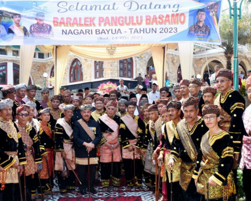 Suasana saat sejumlah pangulu adat foto bersama