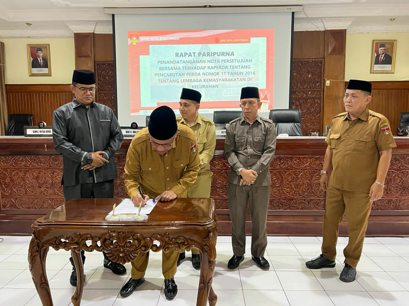 Foto Pemko dan DPRD Sepakati Pencabutan Perda tentang Lembaga Kemasyarakatan di Kelurahan