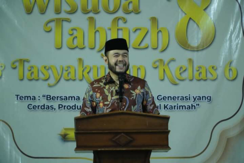 Wali Kota Padang Panjang, Fadly Amran saat beri sambutan di Wisuda Tahfizh SDIT Marif, Sabtu (27/5/3/2023).
