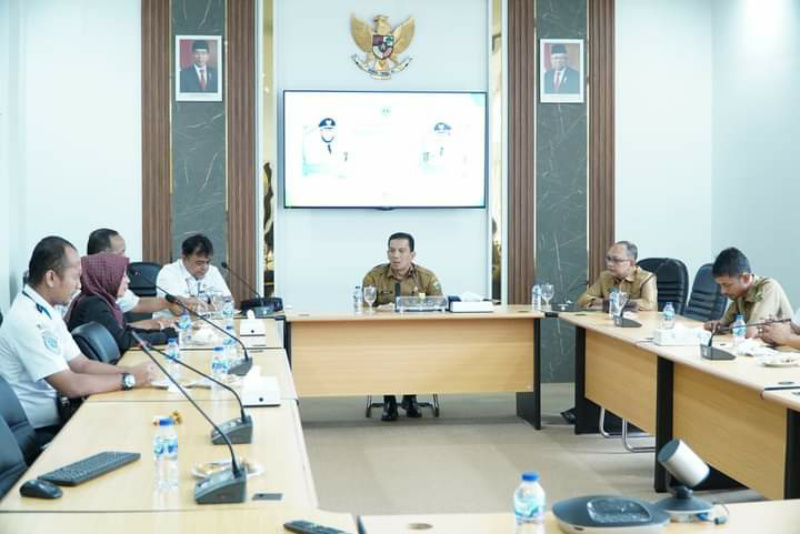 Setdako Padang Panjang, Sonny Budaya Putra didampingi Asisten, Ewa Soska, SH saat melakukan pertemuan dengan tim DJKA, Selasa (6/6/2023) di ruang VIP Balai Kota.