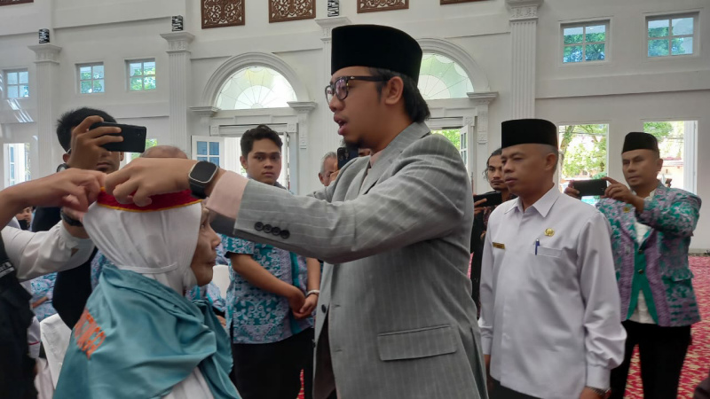 Wako Erman Safar lepas  CJH Bukittinggi