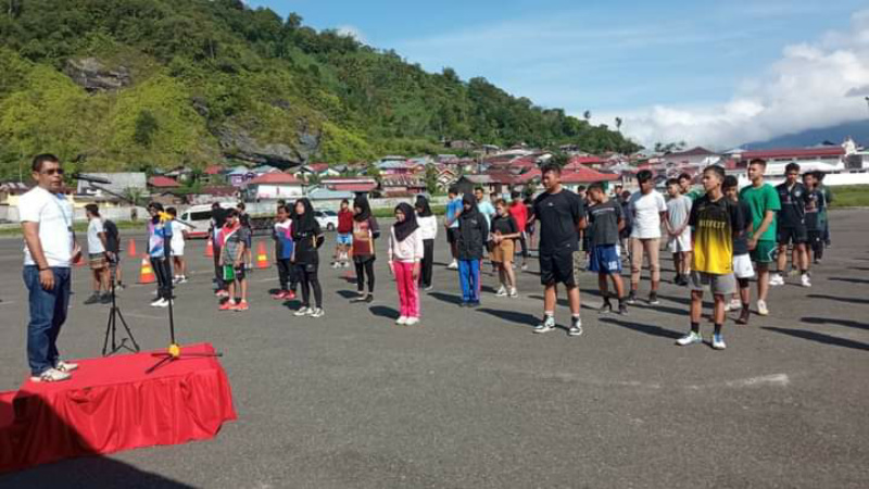 Tim penguji dari FIK UNP Padang, tengah uji kemampuan dasar Atlet Porprov Padang Panjang, Sabtu (24/6/2023) dilapangan Bancah Laweh.