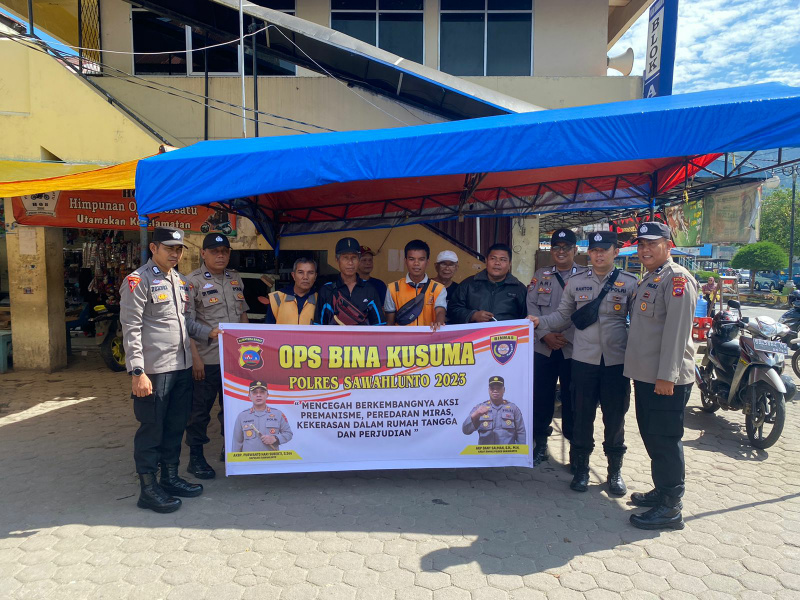 Operasi Bina Kusuma Singgalang 2023, Polres Sawahlunto Berikan Sosialisasi Kepada Kelompok Ojek Pasar Sawahlunto.