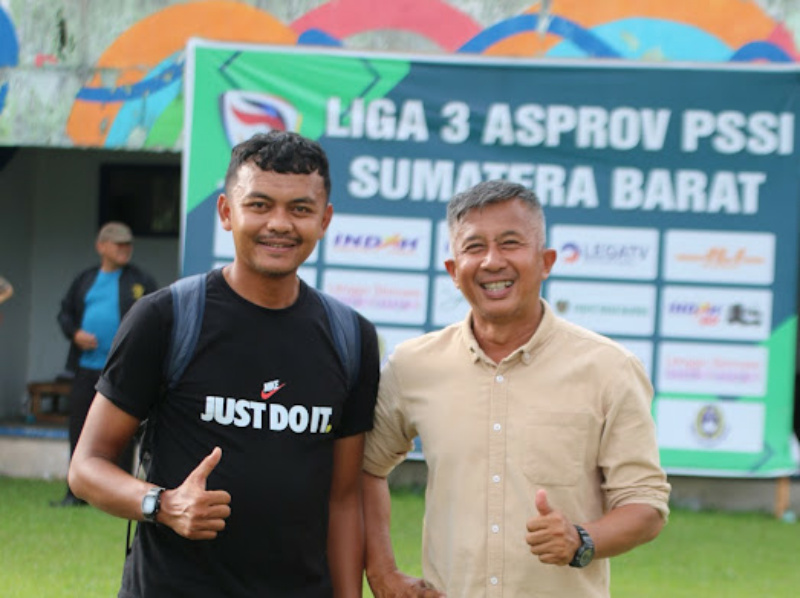 Duet Pelatih PSPP, Apri Giri (kanan) dan Ricky Fernando (kiri) selangkah lagi ke final Liga 3 Sumbar 2023/2024