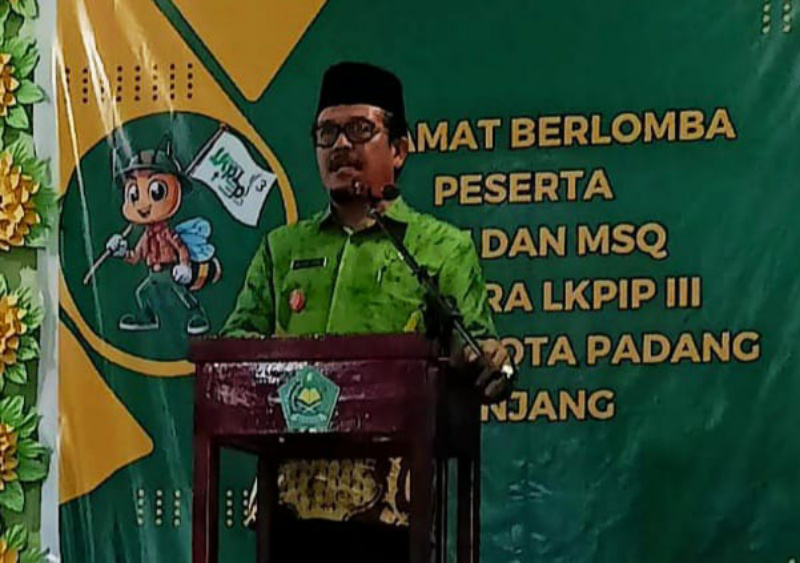 Kakan Kemenag Kota Padang Panjang, Drs. H Alizar Chan, M. Ag, saat beri sambutan pembukaan LKPIP tingkat Pramuka Penggalang se_Sumbar, Sabtu (27/1/2024) di MAN 3 Padang Panjang.