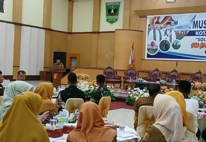 Wakil Wali Kota Solok Ramadhani Kirana Putra membuka Musyawarah Rencana Pembangunan (Musrenbang) Rencana Pembangunan Jangka Panjang Daerah (RPJPD) Kota Solok tahun 2025-2045.