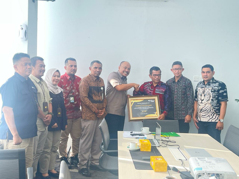 BPJS Ketenagakerjaan berikan penghargaan pada Pemerintah Kota Bukittinggi