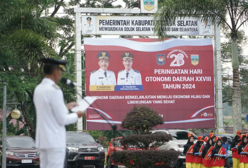 Wakil Bupati Solok Selatan, H. Yulian Efi Pimpin Upacara Peringatan Hari Otonomi Daerah (OTDA) ke XXVIII
