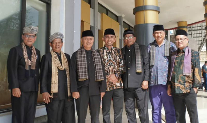 Niniak mamak Poto bareng usai silaturrahmi