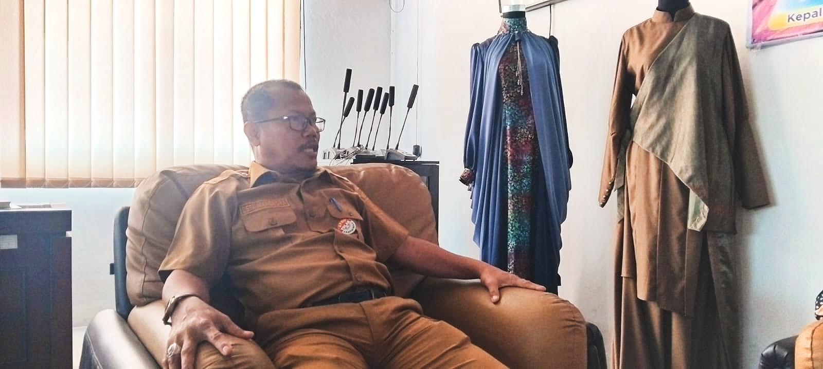 Kepala sekolah SMK 6 Padang, Deta Mahendra