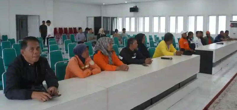 Perwakilan Non ASN Pemko Padang Panjang, saat audiensi dengan jajaran terkait Pemko, Senin (23/6/2025) dilantai III Balaikota setempat.