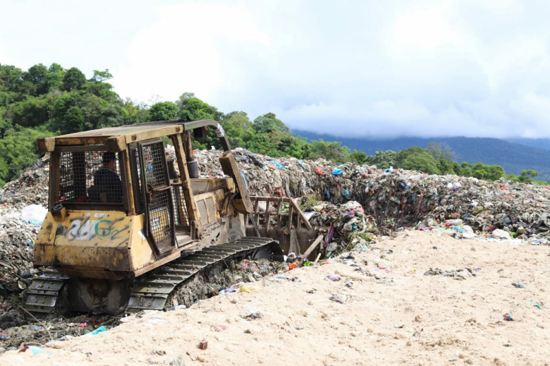Inilah kondisi TPA Sungai Andok Yang Telah Menggunung.