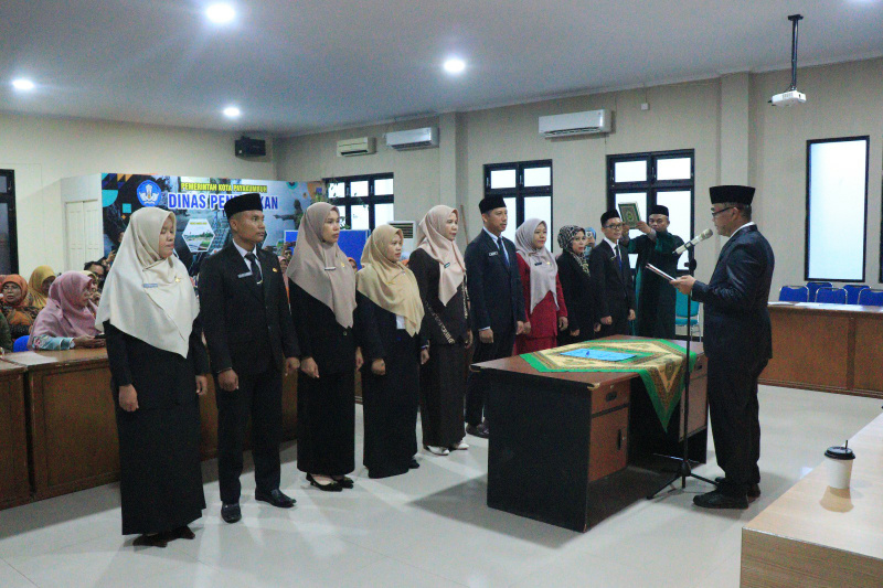Sekda Rida Ananda Lantik Pengawas dan Kepala Sekolah Baru