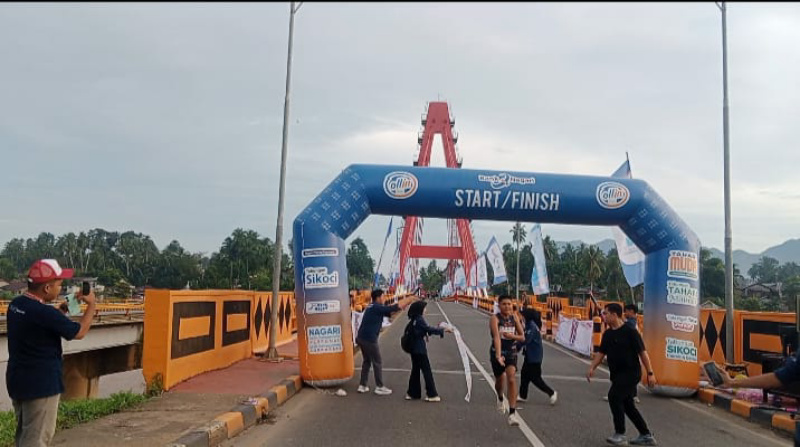 Ribuan Runner 5K Fun Run 2025 Mengular Disepanjang Jalinsum Dharmasraya