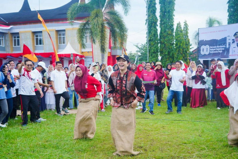ASN dan Bupati Annisa Bersatu dalam Canda Tawa: Fun Game Meriahkan HUT RI ke-80 