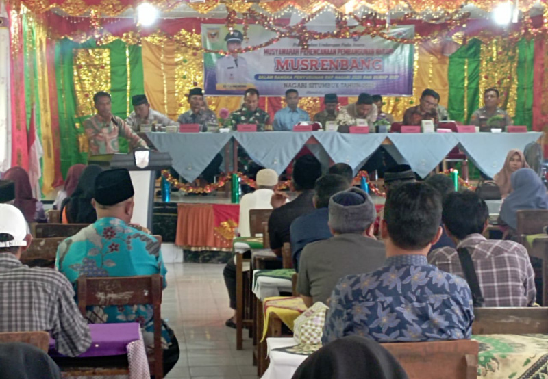 Wali Nagari Situmbuk Elya Mendri saat membuka Musrenbang Nagari. (chandra antoni)
